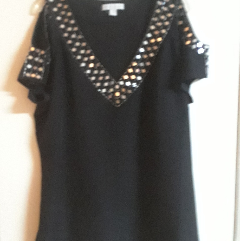 Black blouse with the shoulders out